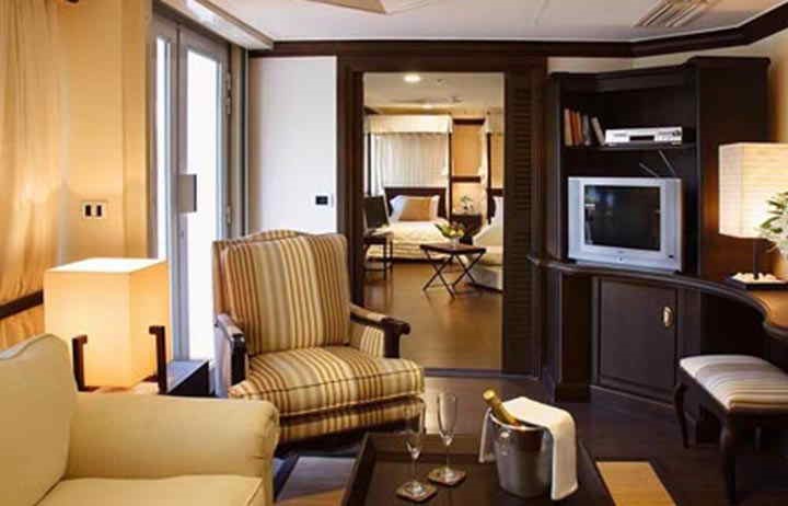 Sanctuary Sun Boat III Royal Suite.jpg